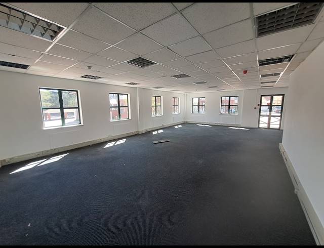 490M² OFFICE TO LET IN HYDE PARK
